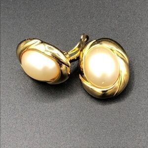 Ciner Vintage Clip Earrings
